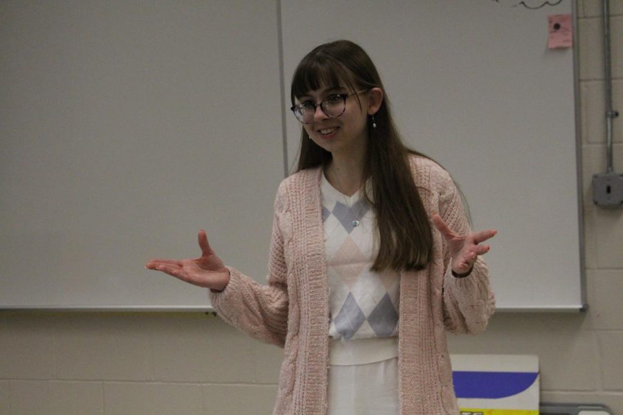 Senior Tess Rosler practices during Speech and Debate. Rosler is also involved in French Club, Bipartisan Club, Social Justice, Student Council and dance.