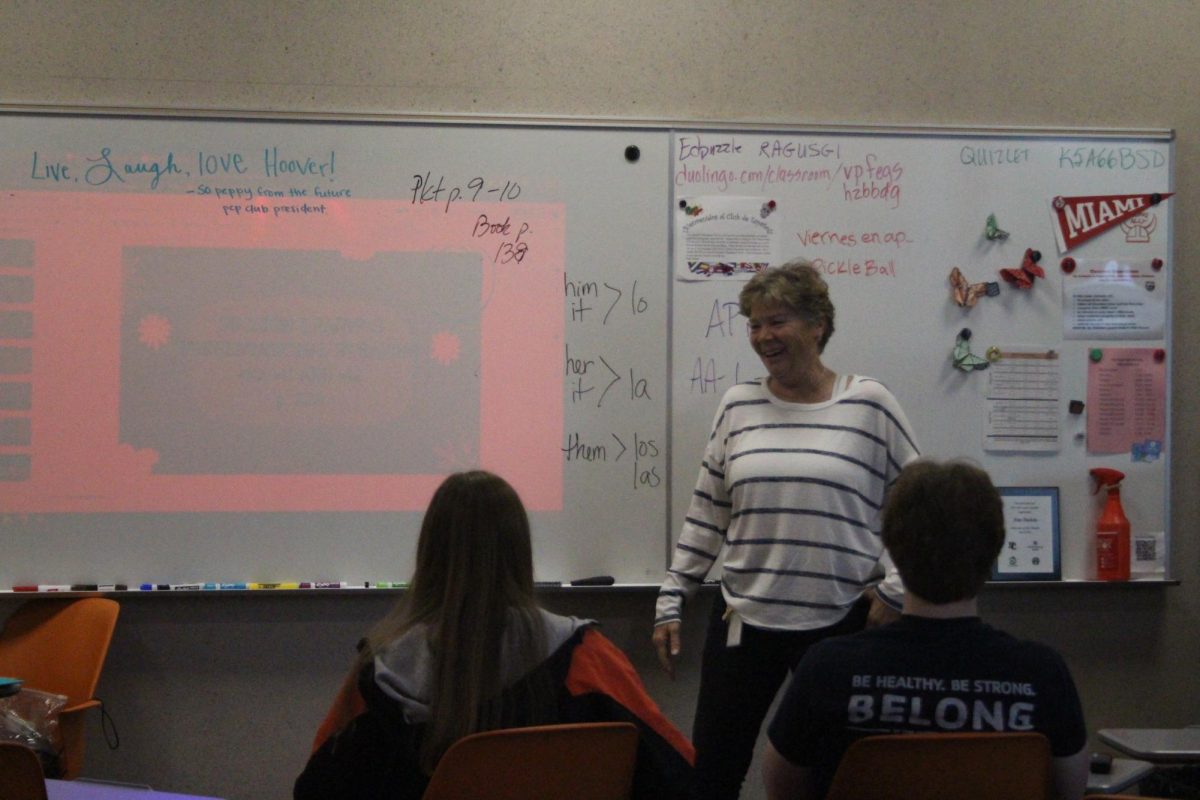Mrs. Dolvin teaching Spanish to Hoover students