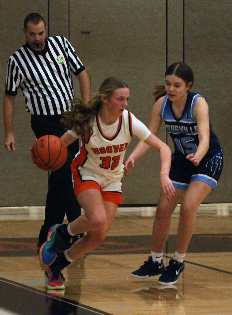 Sammie Gregor playing against Lousville's Girls Basketball team on Janurary 8.